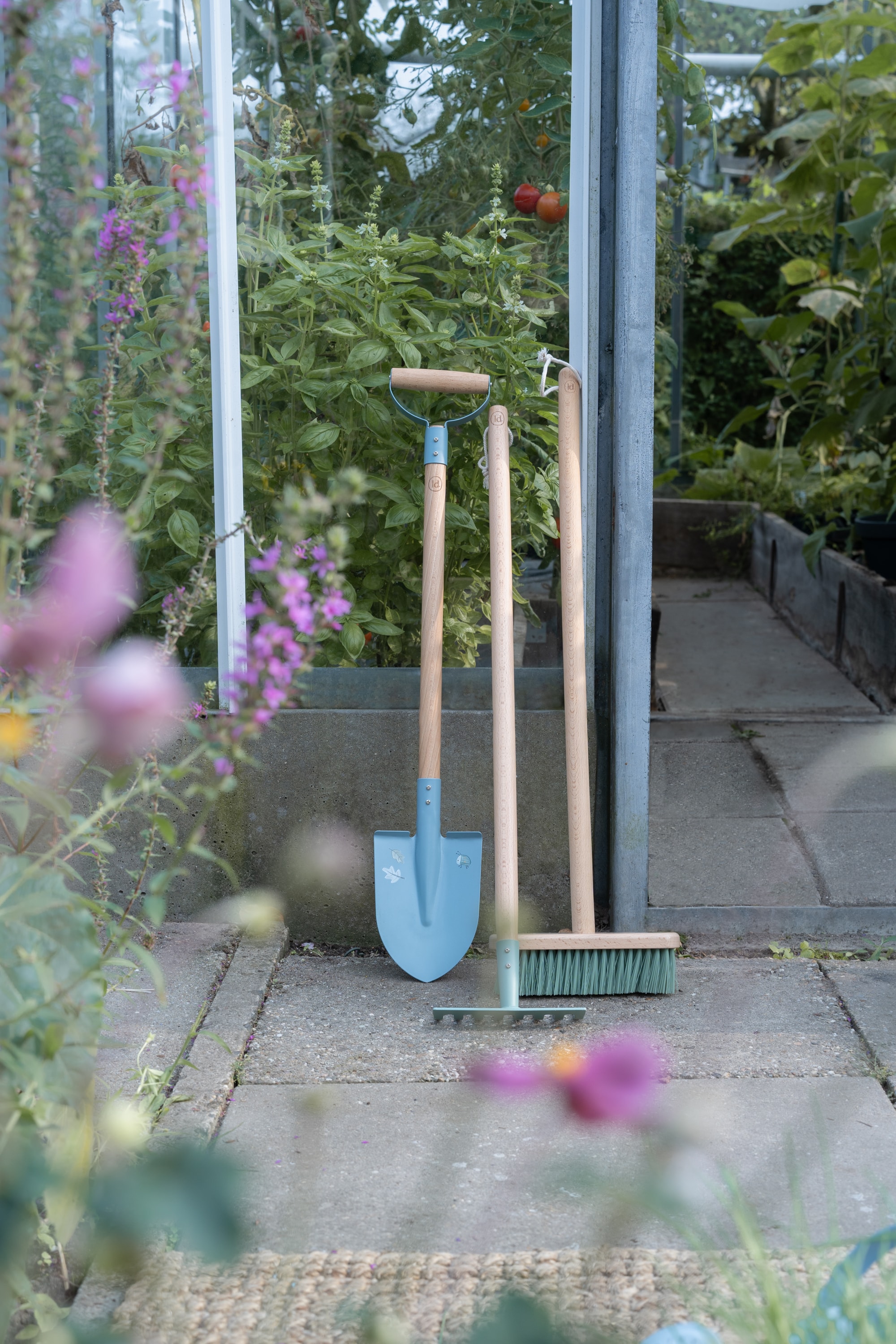 Forest Friends Spade Blue