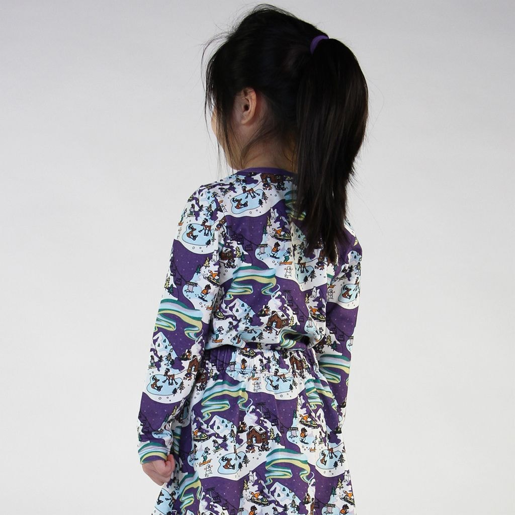 Långärmad T-shirt i Loganberry med vinterlandskap