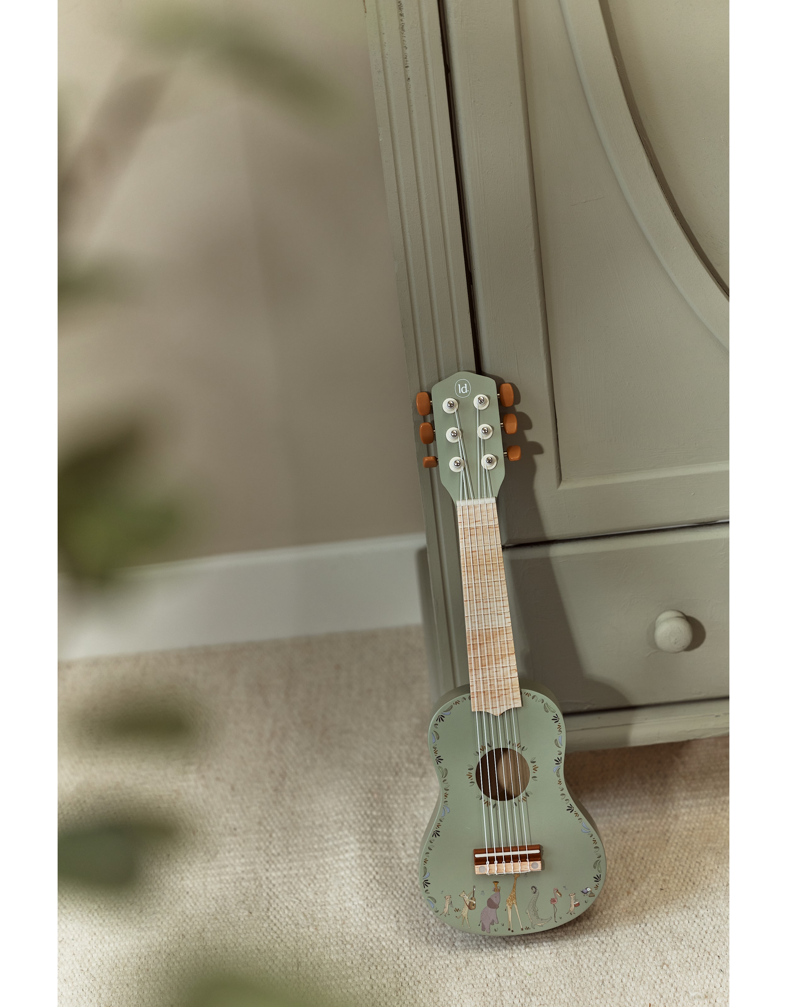 Safari Friends Gitar Av Tre Green